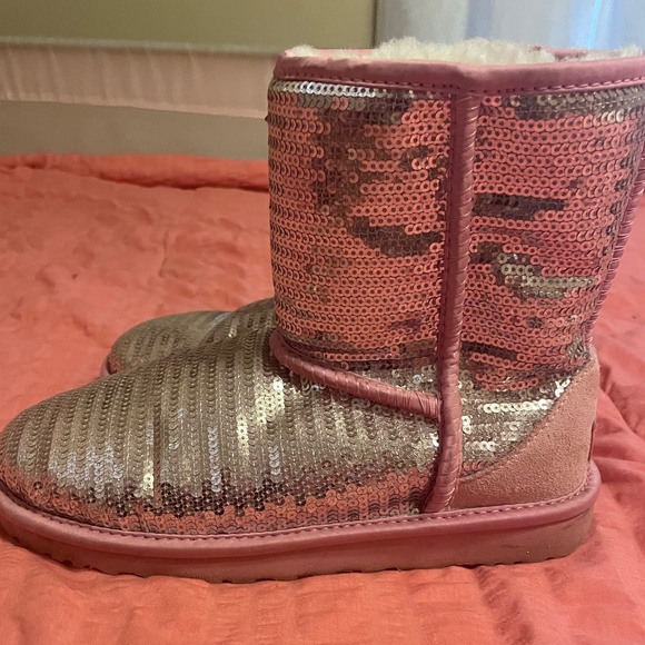 EUC Pink Sequin UGGS size 5 Big Kids - Picture 1 of 8